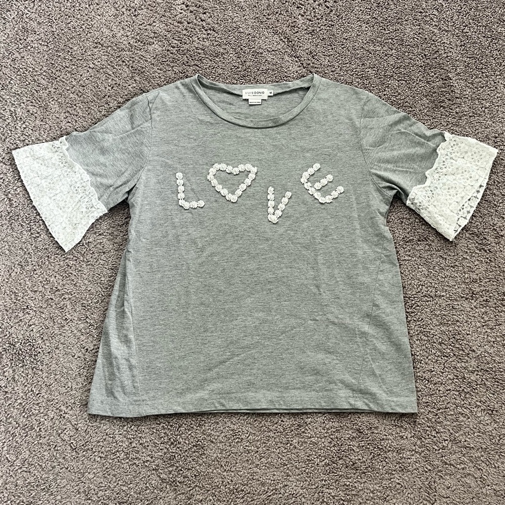 LILI SIDONIO “LOVE” Graphic Short Sleeve Tee